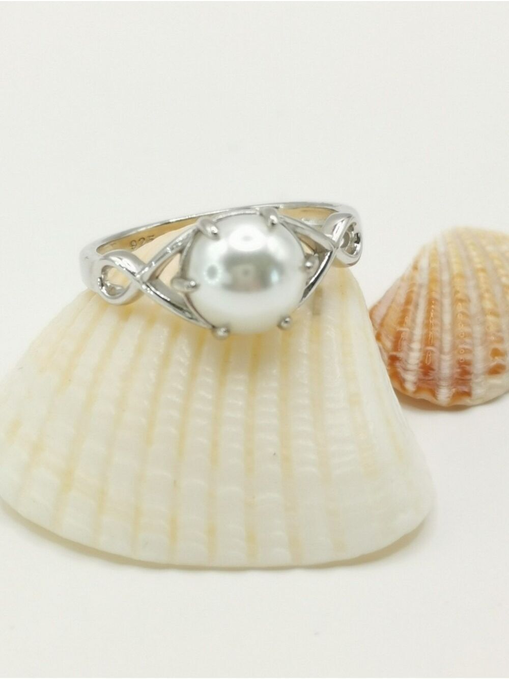 Sterling silver white freshwater pearl ring Size 6 🆕